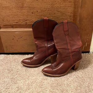 Vintage Frye cognac leather wood heeled boots 8.5